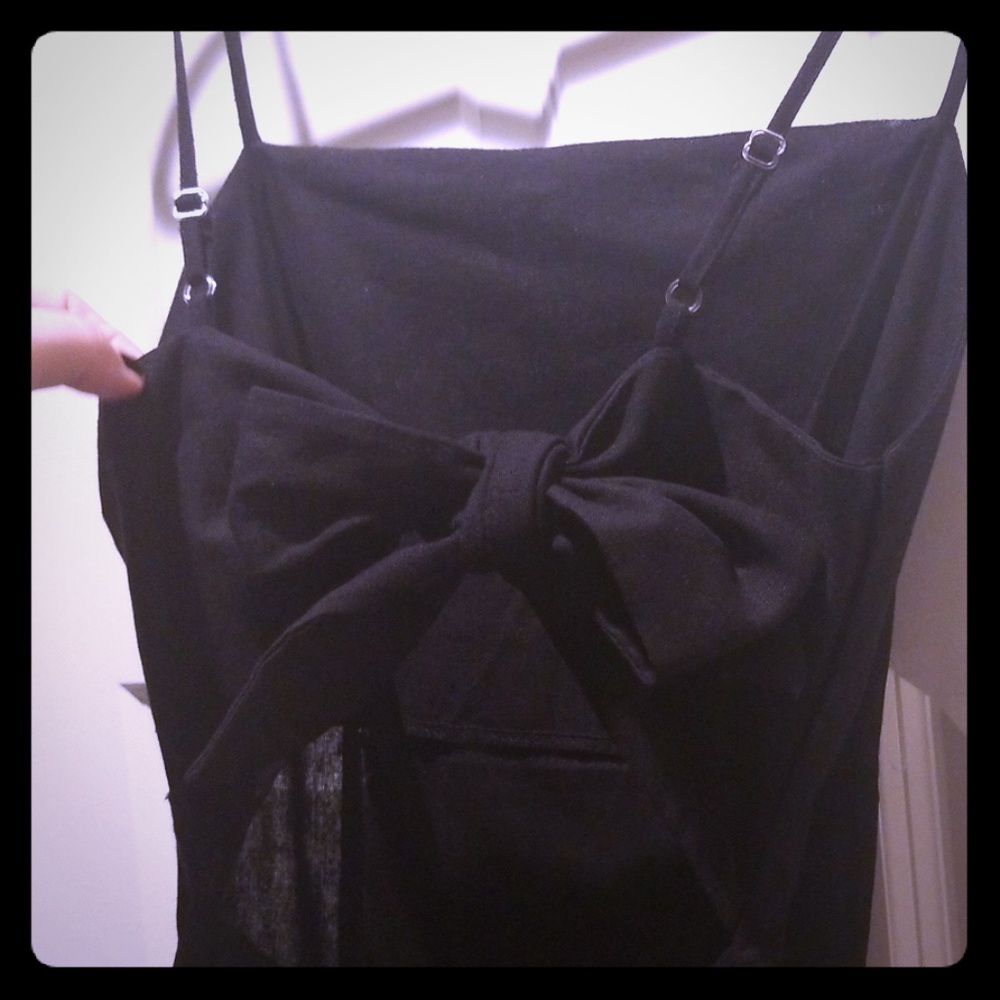 Linen peekaboo back